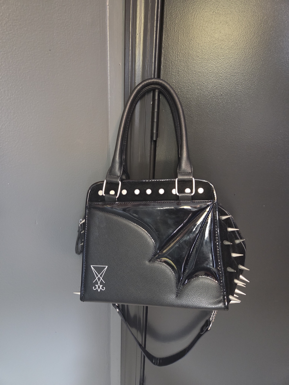 Black Friday Handbag - Picture 2 of 8